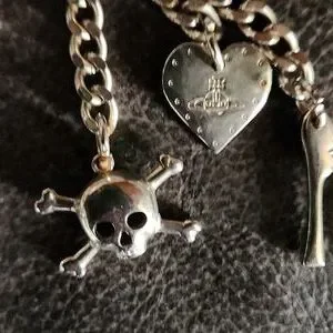 vivienne westwood ブローチ スカル 安全ピン スケルトン vivienne westwood ブローチ スカル 安全ピン スケルトン レディース